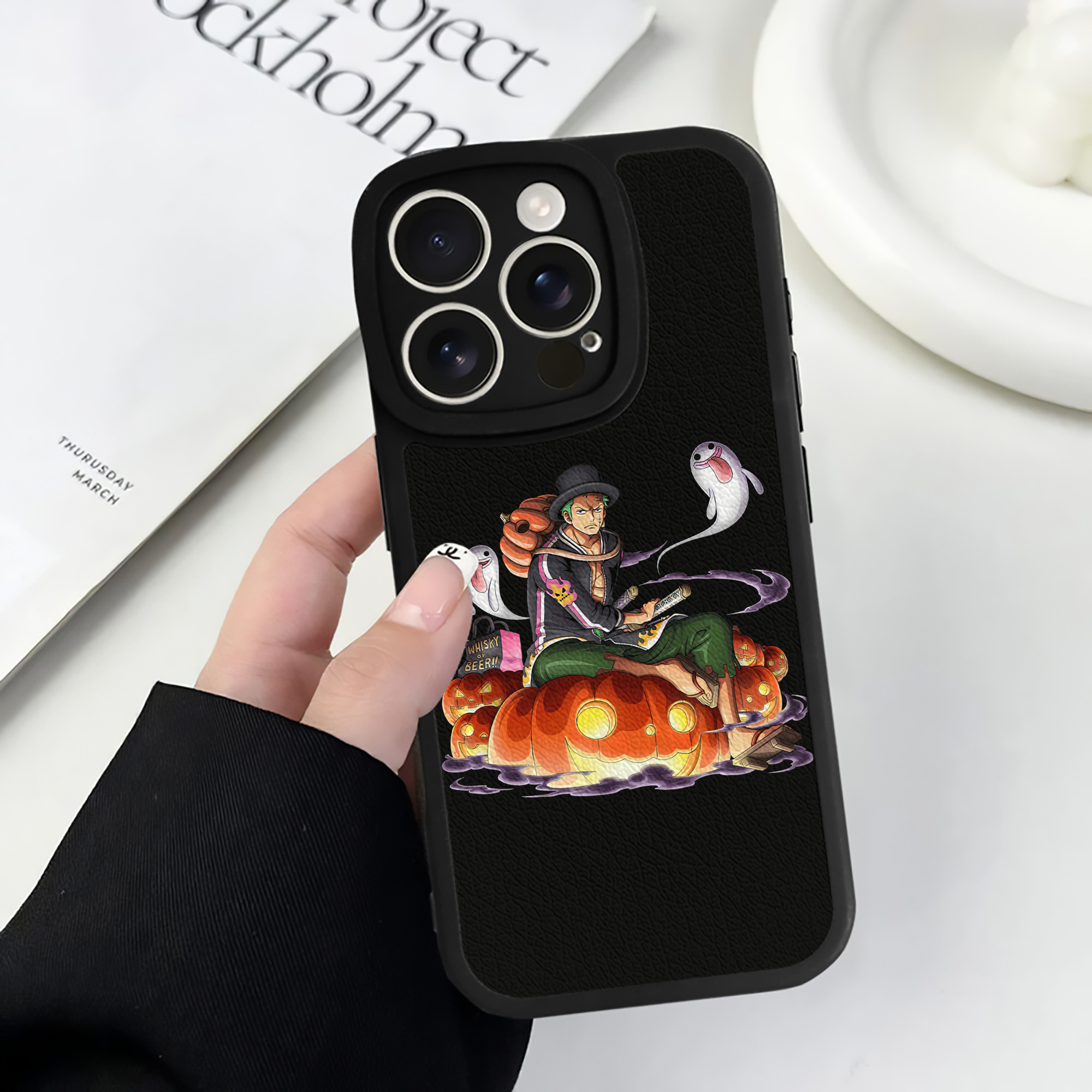（画像用） ワンピース ロロノア・ゾロ ONE PIECE Roronoa Zoro 【iPhone 16シリーズ対応】シリコンスマホケース（レザー調） 材質：シリコン